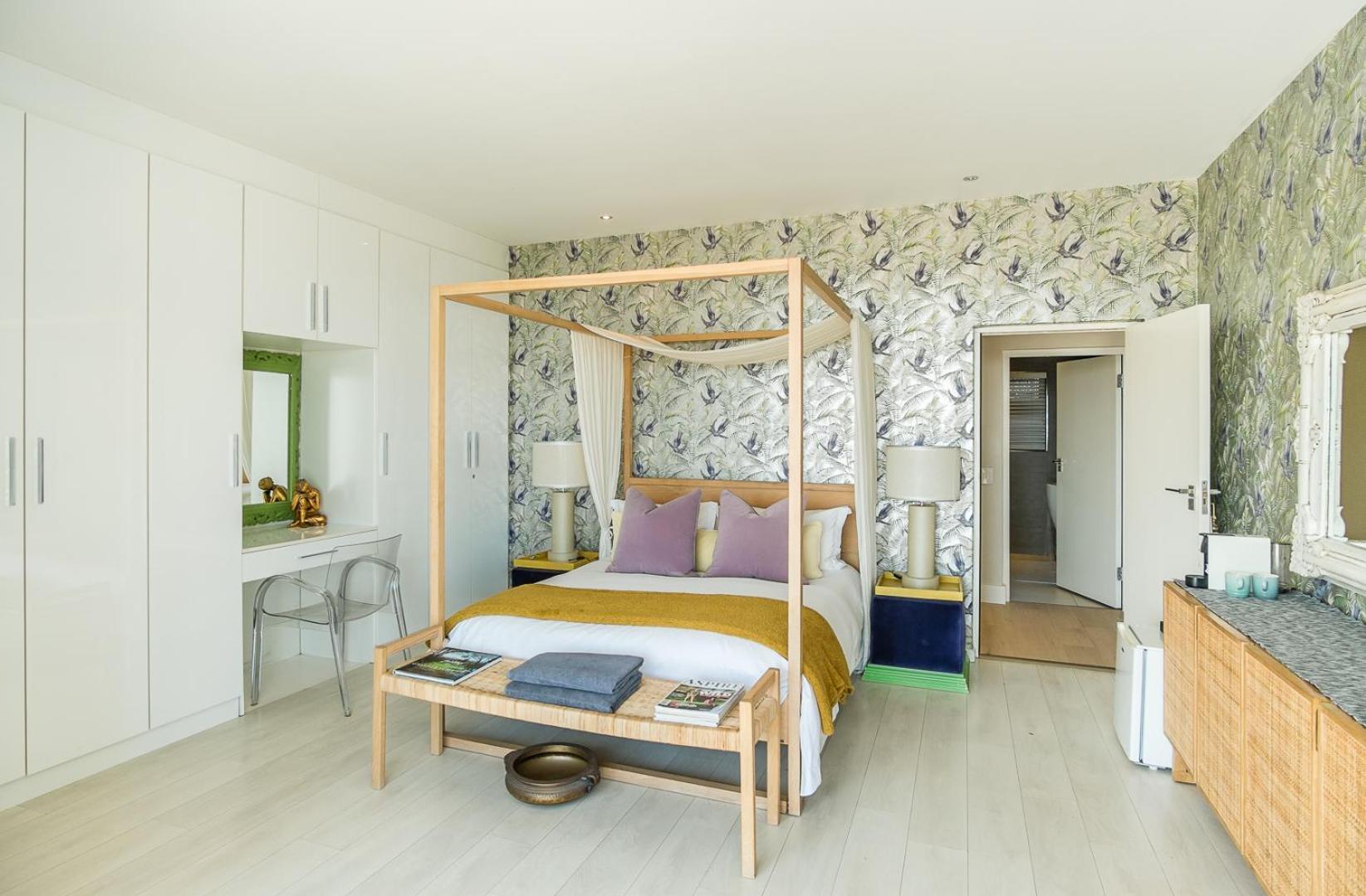 Ibiza In Modern, Luxury In Camps Bay Le Cap